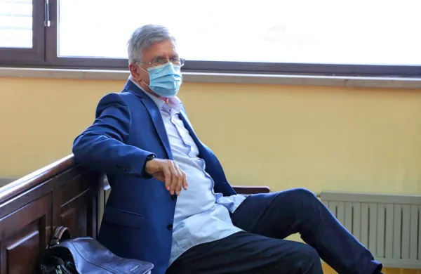 Dušan  Črnigoj,  nekdanji  prvi  mož  propadlega   Primorja, se  je  
znašel  na zatožni  klopi zaradi  domnevno   škodljivega  nakupa  
družbe  Miljkovići  iz  Mostarja 