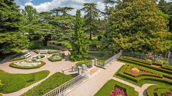 Vrtovi Krasa, Botanični vrt Sežana ob vili Mirasasso