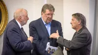 Igor Bavčar (v sredini)se  je med prostimi izhodi iz zapora pogosto 
udeleževal  javnih dogodkov. 