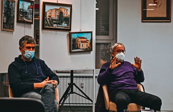 Tadej Zupančič in Boris Jurjaševič v Sežani o nastajanju štajerske 
kriminalne drame