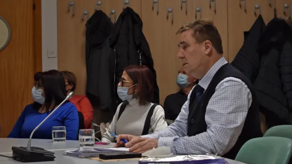 S peticijo, ki jo zastopa odvetnik Bogomir Horvat,  je civilna  
iniciativa zbrala približno 400 podpisov.