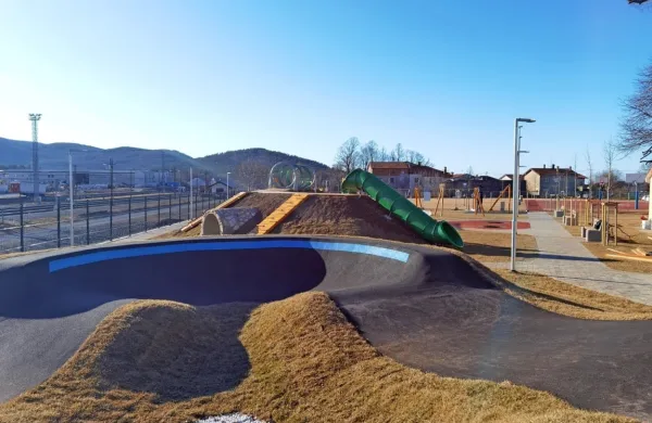 Park Žaga bo z novimi igrali, poligoni, sprehajalnimi in kolesarskimi potmi, pa tudi z gostinsko ponudbo, nov  prostor za 
druženje.   