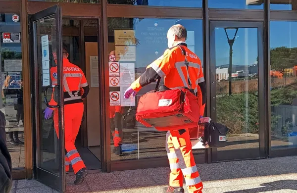 Klemen  Kadivec  je  želel, da ga  pregleda  zdravnik,  zato  je  sodnica  
na  sodišče  poklicala prehospitalno  enoto. 