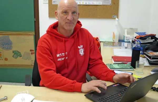 Profesor športne vzgoje, trener in tekmovalec Drago Kavčič je prvi 
dobitnik priznanja za zaslužnega športnika občine Idrija.