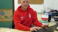 Profesor športne vzgoje, trener in tekmovalec Drago Kavčič je prvi 
dobitnik priznanja za zaslužnega športnika občine Idrija.