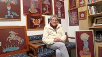 Ana Balantič, nekdaj  šivilja, kot upokojenka pa avtorica sedmih 
pesniških zbirk in proznih  knjig ter stotin klekljanih slik.