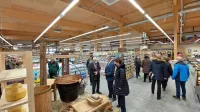 KZ Tolmin je na Dobrovem odprla 1760 kvadratnih metrov velik 
market. Pričakovanja so velika, saj se je odprtja udeležilo več sto 
Bricev. 