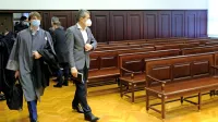 Tožilec Tomaž Bauman (levo) vztraja, da je Stojan Petrič (desno) zlorabil svoj položaj pri prevzemu Etre 33.