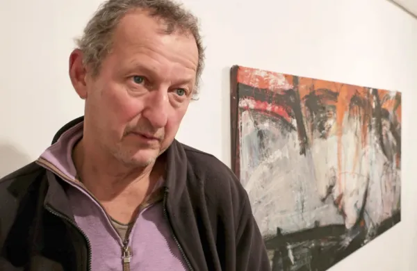 Eduard Belsksy poziva Izolane in druge, naj pomagajo njegovim 
rojakom v Ukrajini. Sam bo polovico izkupička od prodanih 
likovnih del namenil za pomoč svoji domovini.