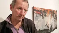 Eduard Belsksy poziva Izolane in druge, naj pomagajo njegovim 
rojakom v Ukrajini. Sam bo polovico izkupička od prodanih 
likovnih del namenil za pomoč svoji domovini.