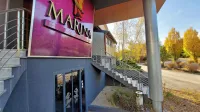 Klub  Marina na  Ajševici  naj bi  od  poletja  2014  do aretacij v januarju  
2019  obiskalo    skoraj  150.000 gostov,  večinoma  Italijanov.   