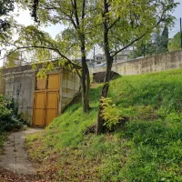 Vstop v enega od koprskih zaklonišč na Markovcu. 