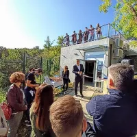 Vstop v enega od koprskih zaklonišč na Markovcu.