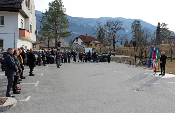 Med zdravstveno postajo in domom starejših na bližnji livadi bo
zgolj nekaj korakov.