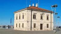 Odločitev, da bodo  v nekdanji  luški kapitaniji tudi v prihodnje 
zgolj pisarne, je dokončna.