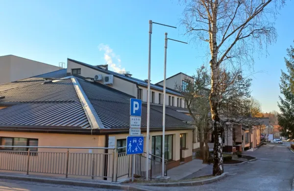 Ilirskobistriška občina je rusko zastavo pred konzulatom častnega 
konzula v Domu na Vidmu v torek le odstranila.