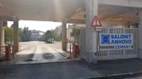 Salonit Anhovo je bil eden  od najpomembnejših nebančnih financerjev  menedžerskega prevzema Merkurja.