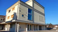 Pakete pomoči je mogoče oddati   v kletnih prostorih Kulturnega 
doma Bukovica (Bukovica 43).