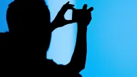 Objava fotografije kateregakoli človeka predstavlja poseg v njegovo zasebnost.