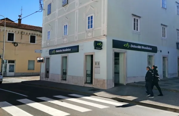 Na Delavski hranilnici v Sežani od začetka tega leta ni več mogoče 
plačevati položnic sežanske komunale brez provizije.