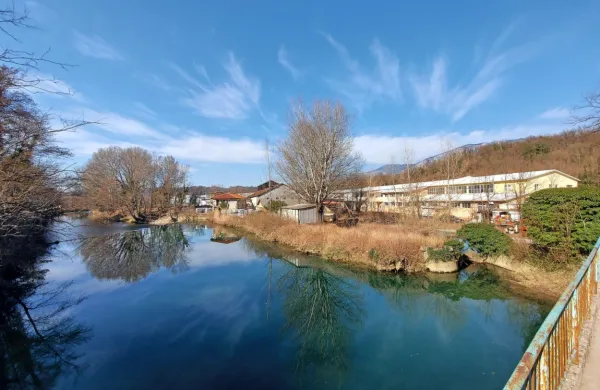 S protipoplavnim zidom in z drugimi posegi naj bi v obrtni coni 
Batuje odpravili težave s poplavljanjem reke Vipave. 