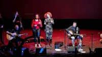 Med domala ponarodelo Svobodo so se na odru Kulturnega doma Nova Gorica  ob glasnem prepevanju občinstva združili vsi nastopajoči. 