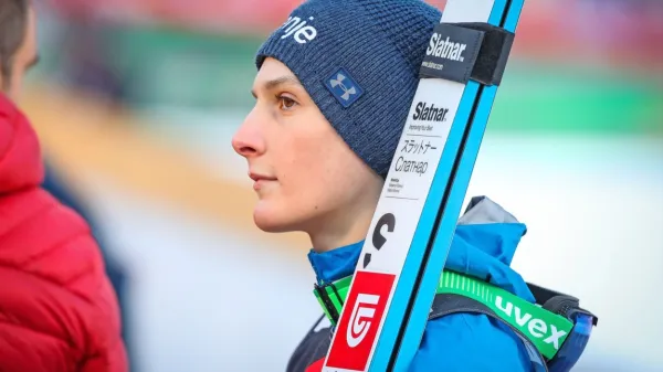 Domen Prevc današnja odločilna skoka pričakuje na tretjem 
mestu.