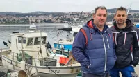 Koprska ribiča Renato Bonja in Kristijan Jež menita, da je ribiški 
sektor na resni preizkušnji, saj ga ogrožajo morski klobuki, 
podražitev  nafte in napadalne skakavke.