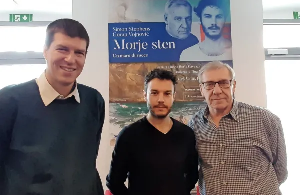 Goran Vojnović (levo), tokrat  v vlogi dramatika, ter igralca Francesco Borchi (v sredini) in Aleš Valič