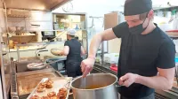 Gostinci na Goriškem večkrat pomagajo, tokrat z obroki za matere 
z otroki, ki so pred vojno zbežali iz Ukrajine. 