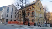 V desetletja razpadajoči gostilni s prenočišči Soča, poznejši 
Mercatorjevi poslovni stavbi, bo urejenih osem stanovanj.