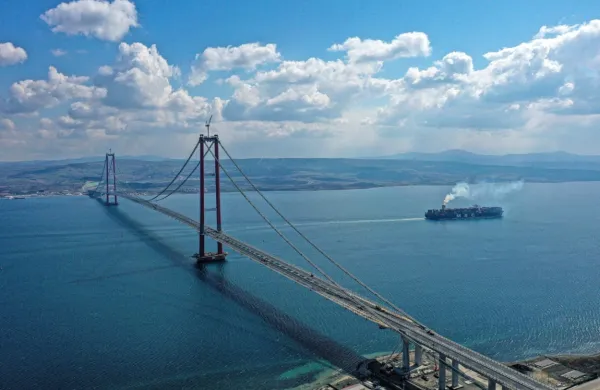 Čez Dardanele danes odprli največji viseči most na svetu
