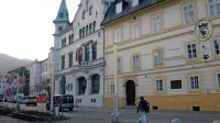 Pier Paolo Paslini je z družino v idrijski Mestni hiši (sedaj sedežu 
občine) v letih 1930 in 1931 živel poldrugo leto.