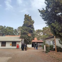 Prazen gostinski objekt na Debelem rtiču je postal razdelilnica 
hrane, higienskih pripomočkov, vanj nameščajo tudi wi-fi točko. 