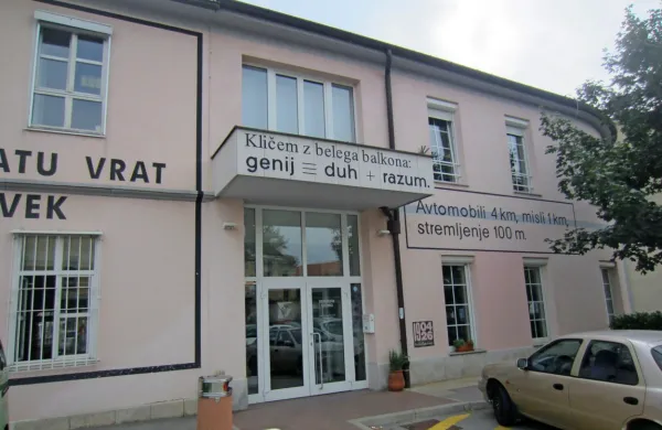 Kosovelove knjižnice ne vodi več Magdalena Svetina Terčon.