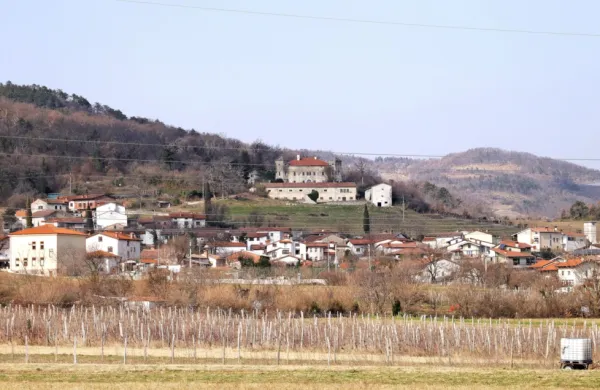 Občina se pripravlja na začetek gradnje kanalizacije v Ložah in 
Mančah.