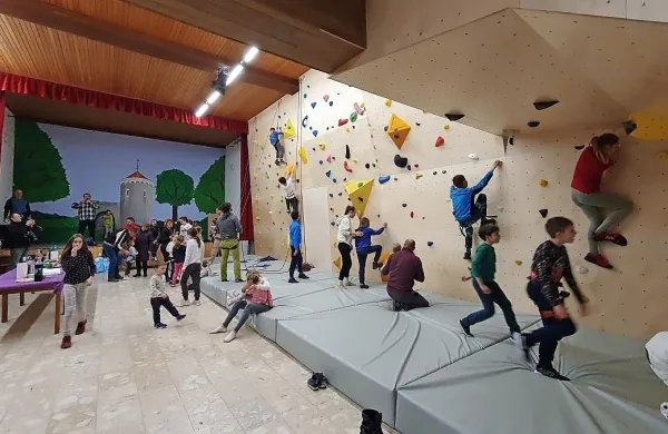 V kulturnem domu bodo tudi plezali