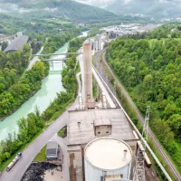 Naša okolja so pogosto onesnažena, na Primorskem je izstopajoč 
primer Anhovo.