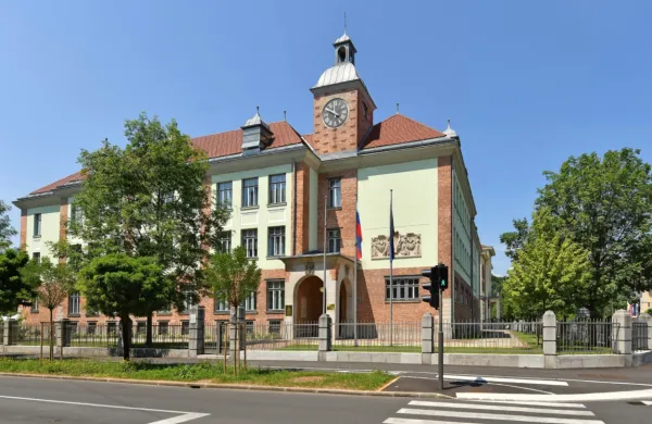 Začasni odpravnik poslov, ki ga Slovenija pošilja v ukrajinsko 
prestolnico, je Boštjan Lesjak, je včeraj v oddaji Studio ob 17-ih na 
Radiu Slovenija potrdil generalni direktor direktorata za skupno 
zunanjo in varnostno politiko na zunanjem ministrstvu Jernej 
Müller. 