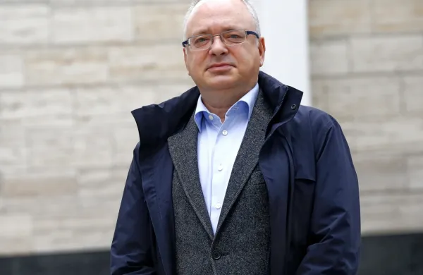 Dr. Dejan Verčič