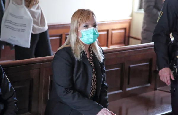 Maja Tripar  je   v petek  za  zaprtimi vrati  sodne  dvorane  še  dopolnila  
svoj  zagovor.