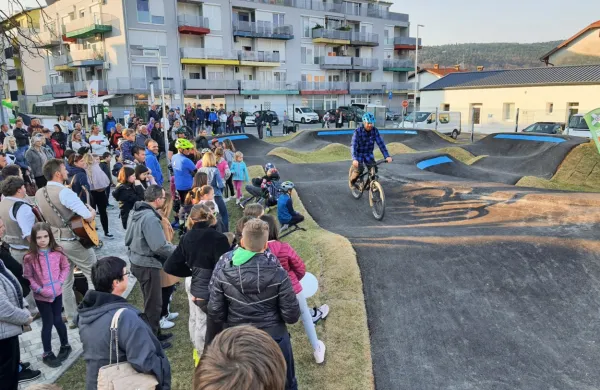 Kolopark je namenjen ljubiteljem  koles, skirojev in rolerjev.   