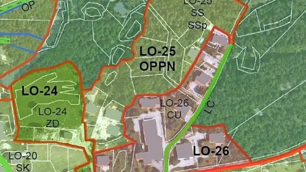 Območje predvidene ureditve se nahaja v varovanem območju 
Nature 2000 in varovanem območju Kras s kulturno in naravno 
dediščino.