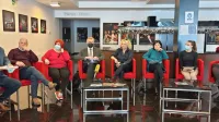  Primorska potrebuje profesionalno otroško gledališče, so včeraj soglašali (z leve) Matej Sukič, Alberto Scheriani, Nada Čibej, Anton Baloh, 
Katja Pegan, Mara Cotič, Vanja Korenč in Alenka Rušt. 