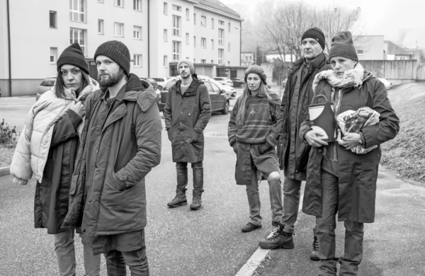 Žirija je za žlahtno komedijo razglasila predstavo Paloma, v kateri 
igrata tudi  žlahtna komedijantka  Tamara Avguštin in  žlahtni 
komedijant Stane  Tomazin (stojita na levi). 