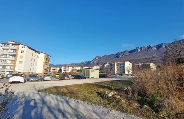 Pred vodstvom ajdovskega stanovanjskega sklada  je veliko dela, 
če želi v naslednjih nekaj letih povečati občinski stanovanjski 
fond.  
