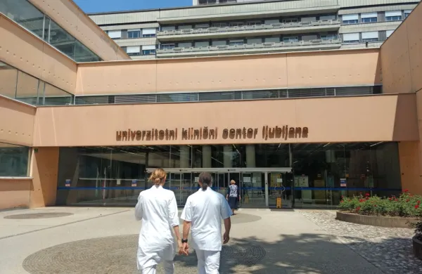 



Sara Mikuž zaradi strokovne napake  toži UKC Ljubljana za več kot 
pol milijona evrov.

