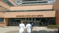 



Sara Mikuž zaradi strokovne napake  toži UKC Ljubljana za več kot 
pol milijona evrov.

