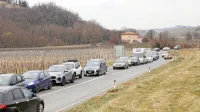 Sredi marca se je pred bencinskim servisom Štaloni v Brdih vila 
dolga kolona italijanskih avtomobilov, lačnih poceni goriva.