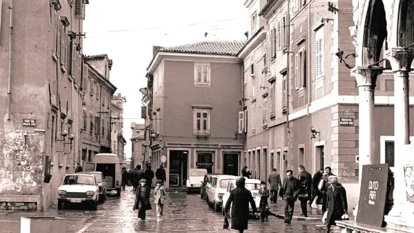 Pogled na Kidričevo ulico, leto 1978. Foto: arhitekt Zdravko 
Leskovic. Vir: Zdenko Bombek iz projekta Obrazi Kopra.